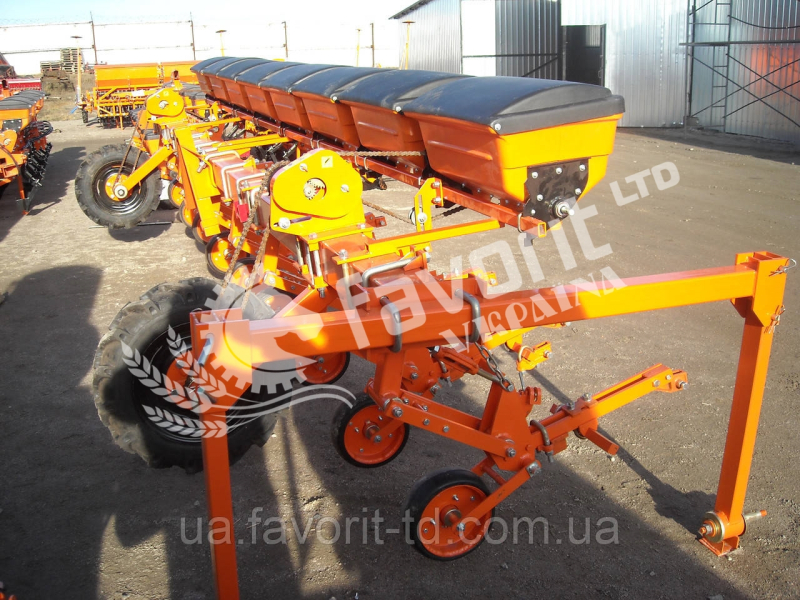 Photo - KNRF-5,6-04 cultivator (with fertilizer application system)