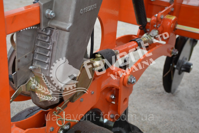 Фото - Сеялка пневматическая точного высева VENZA-8 Pro (mini-till, дисковый сошник) сеялка