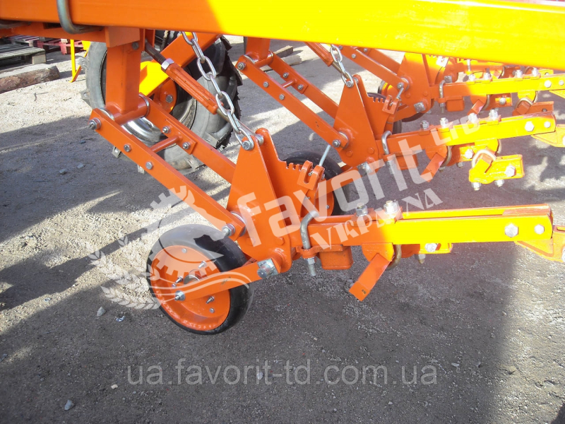 Photo - KNRF-4,2-04 cultivator (with fertilizer application system)