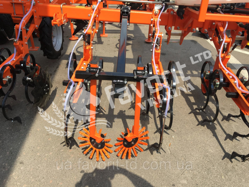 Photo - Nonius-5.6-06 Cultivator with liquid fertilizer application system NEW!