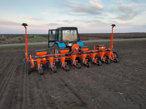 Vesna-8 pneumatic seeder for precision seeding (UPS-8) wheels inside