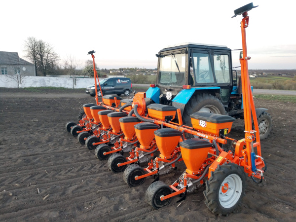 Vesna-8 pneumatic seeder for precision seeding (UPS-8) wheels inside